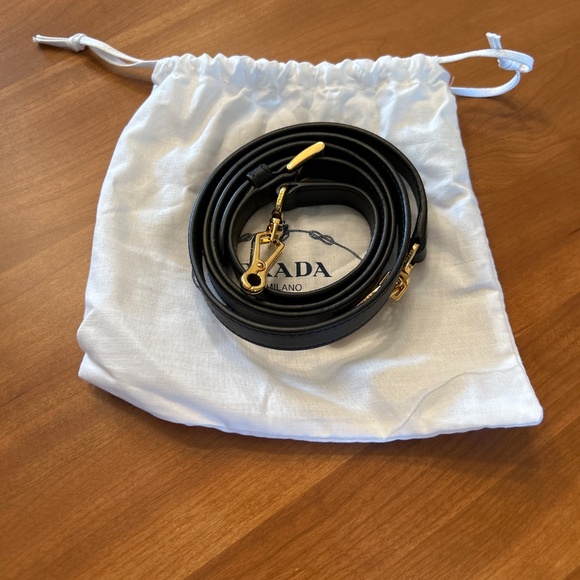 Prada Medium black Saffiano Handbag - Picture 6 of 8